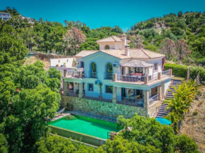 Luxury Villa with Stunning Views in Estepona